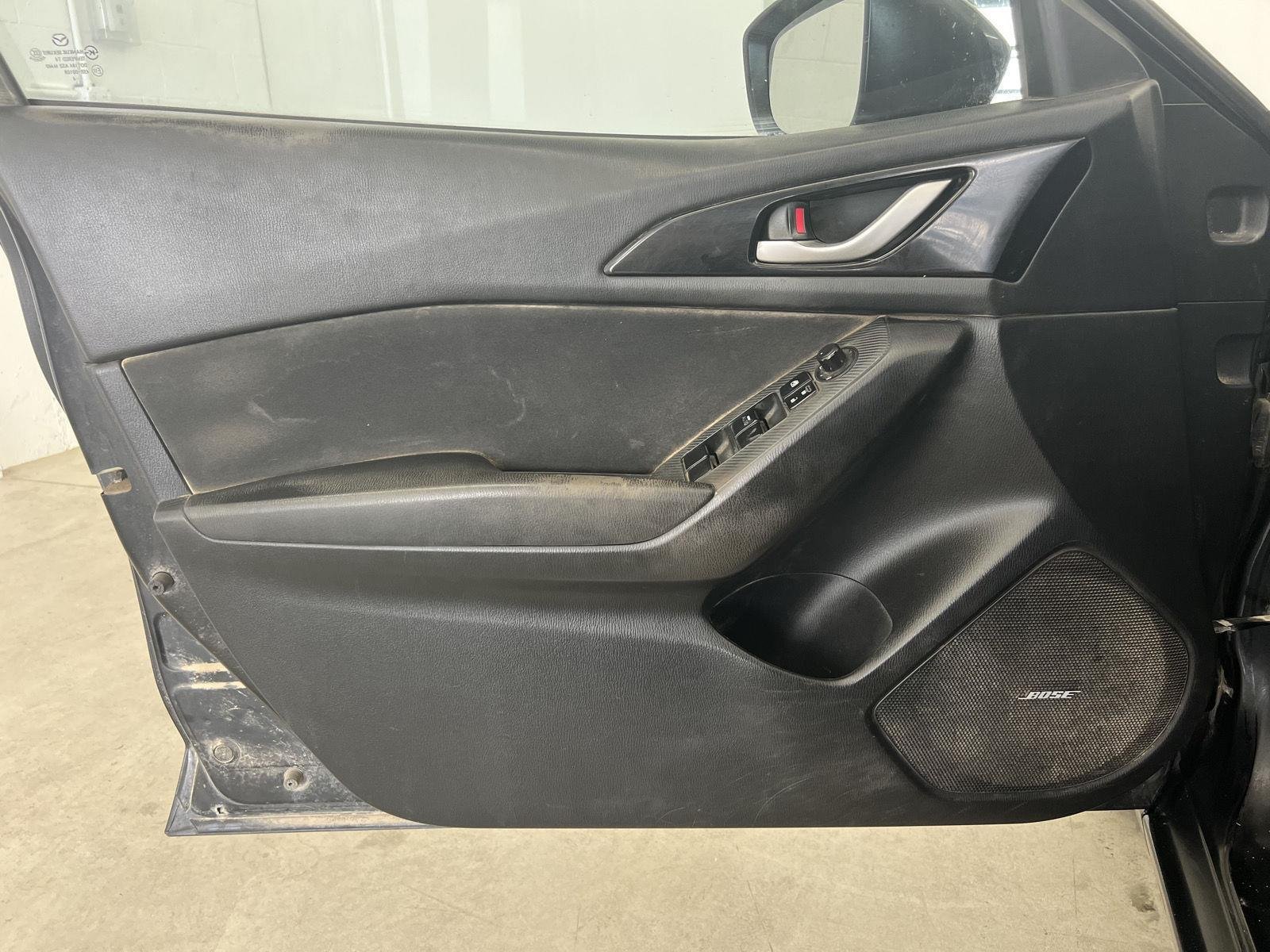 2015 Mazda MAZDA3 i Touring - Photo 11