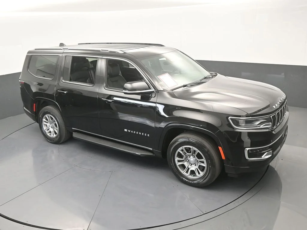 Used 2023 Diamond Black Crystal Pearlcoat Jeep Base image 60