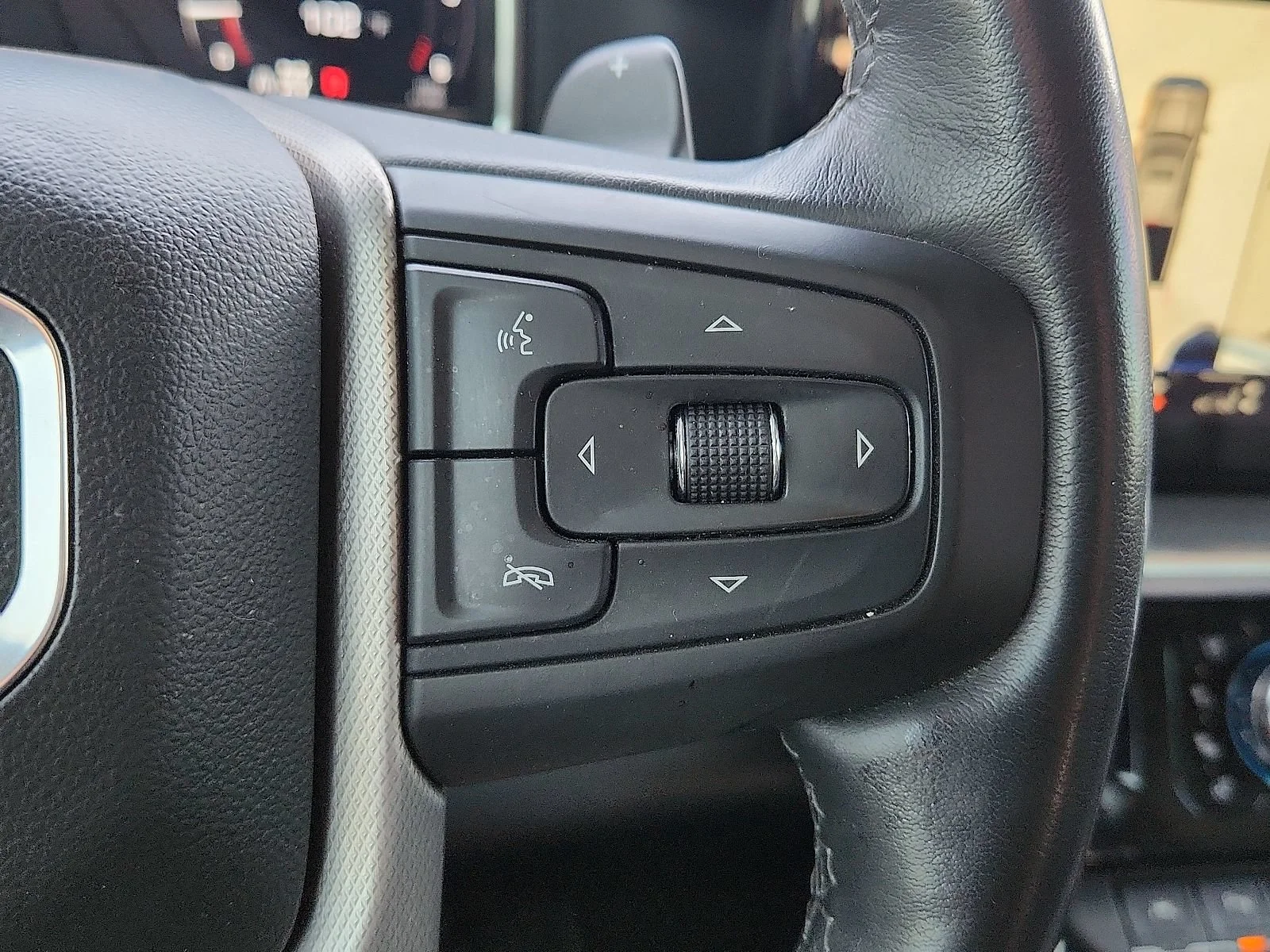 Used 2024 White Frost Tricoat GMC Denali image 18