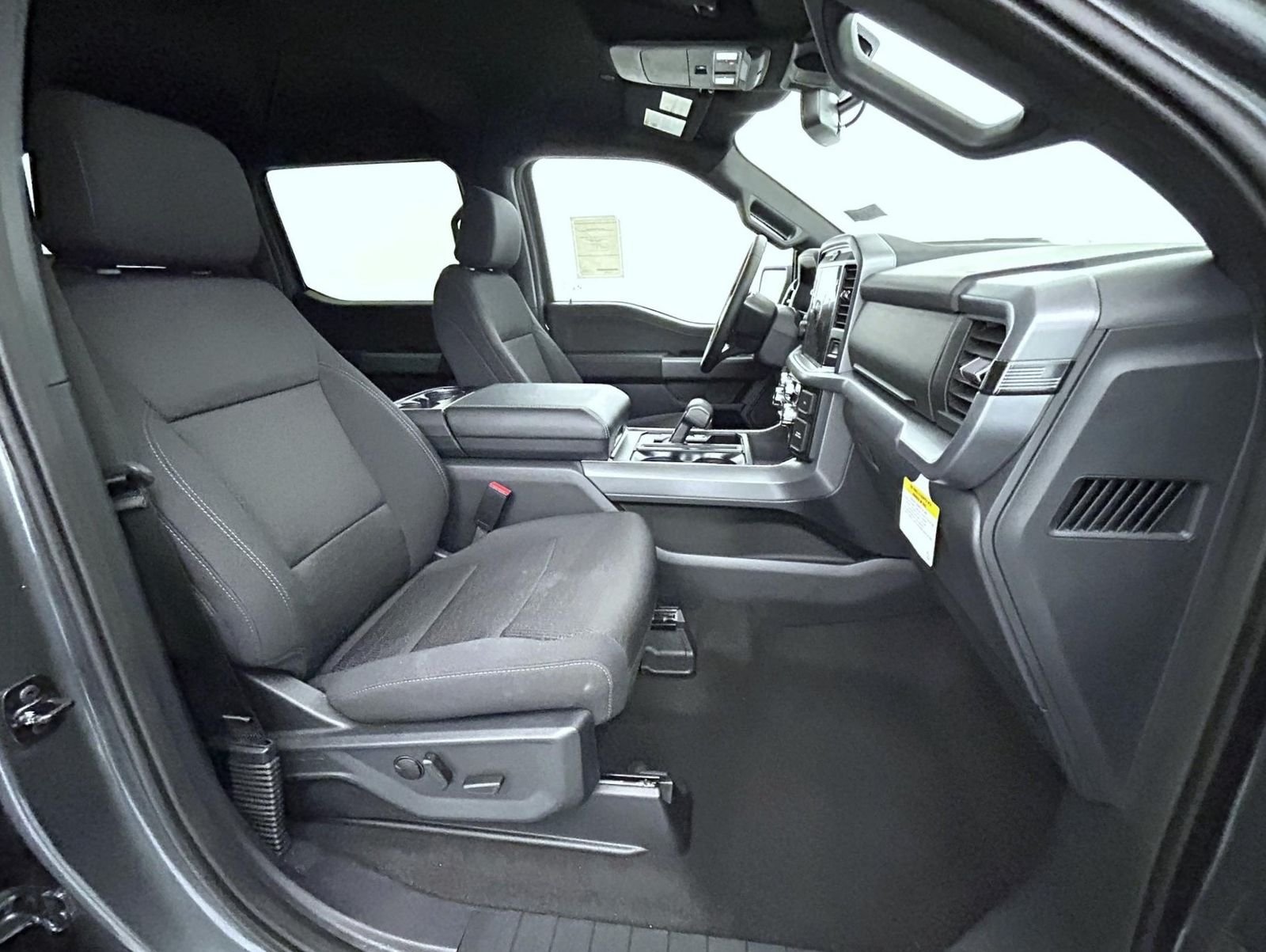 New 2026 Carbonized Gray Metallic Ford XLT image 15