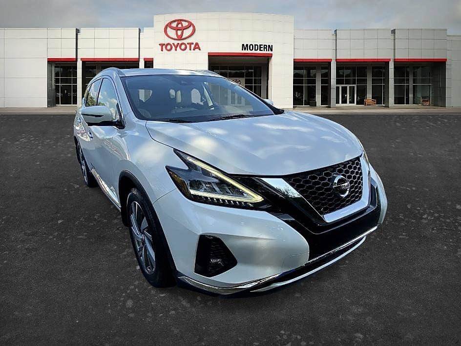 Used 2019 Pearl White Tricoat Nissan SL image 3