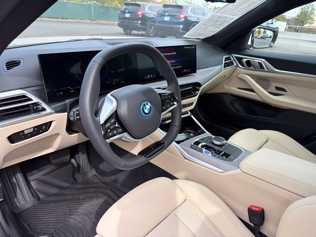 Used 2025 Alpine White BMW xDrive40 image 16