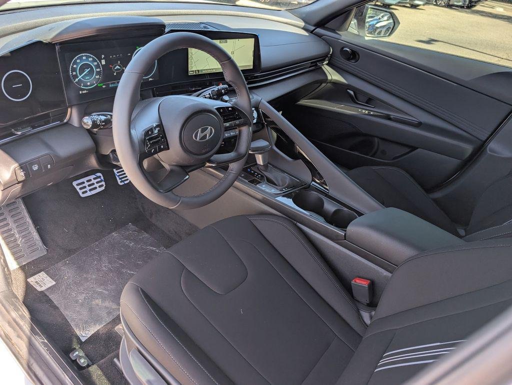 2025 Hyundai Elantra Blue - Photo 9