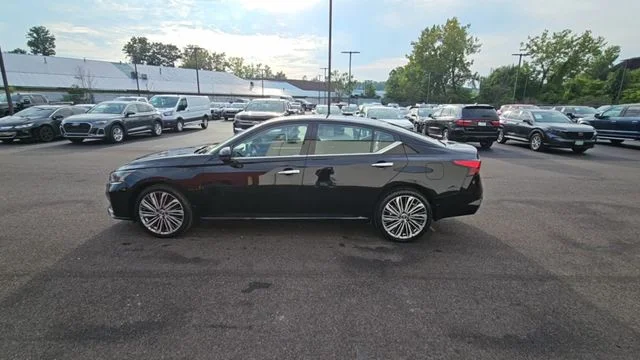 Used 2024 Black Nissan 2.5 SL image 7