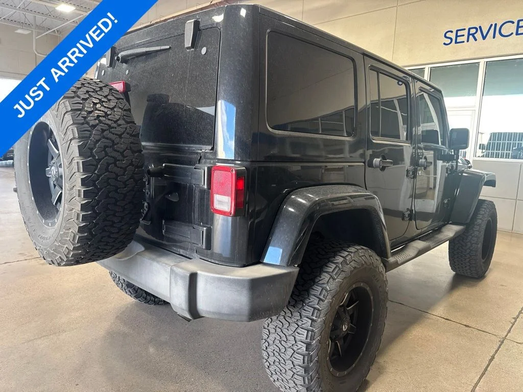 Used 2015 Black Clearcoat Jeep Unlimited Sahara image 3