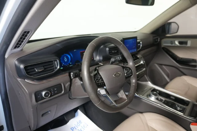 Used 2021 Star White Ford Platinum image 17