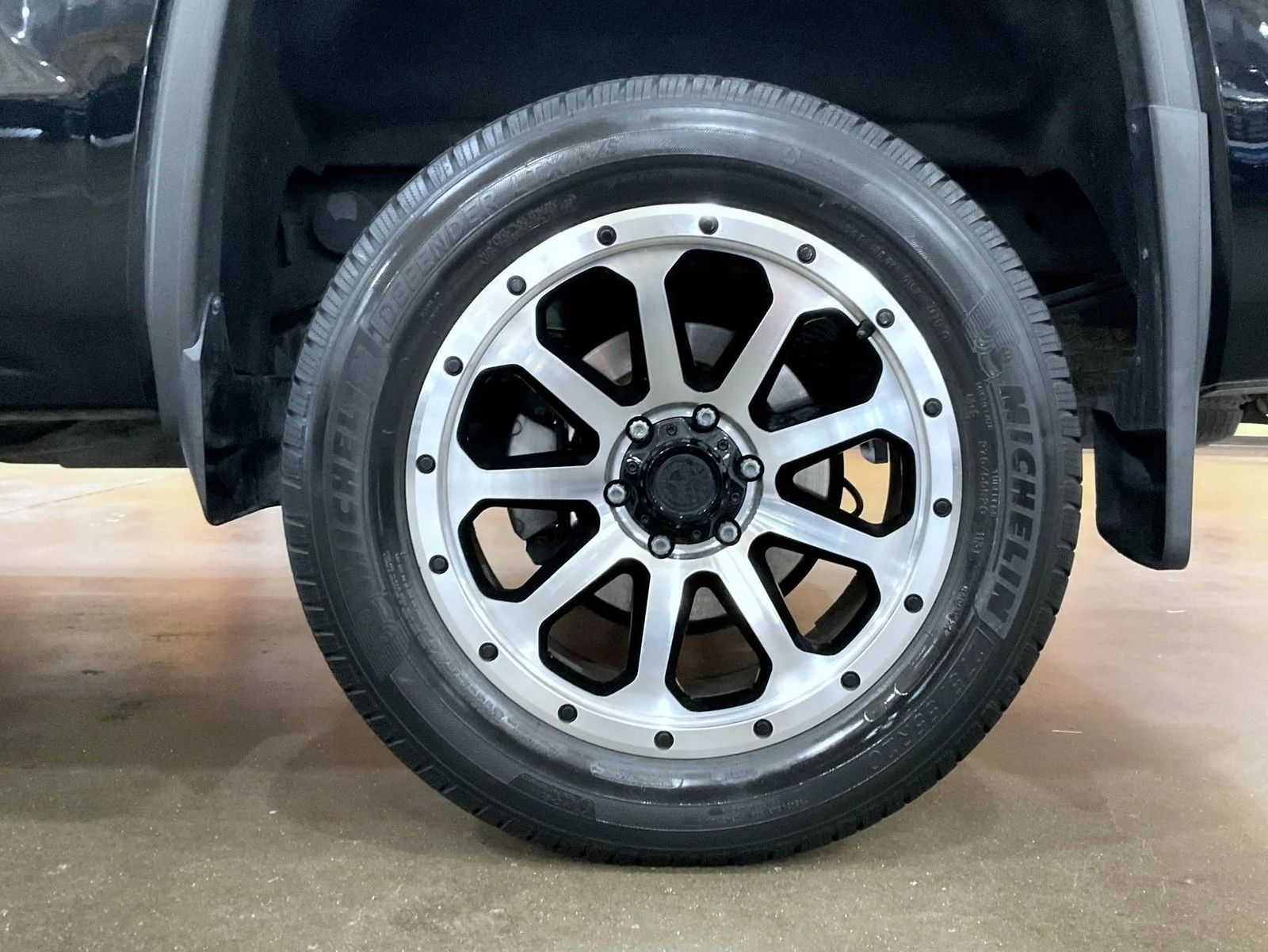 Used 2018 Black GMC SLT image 22