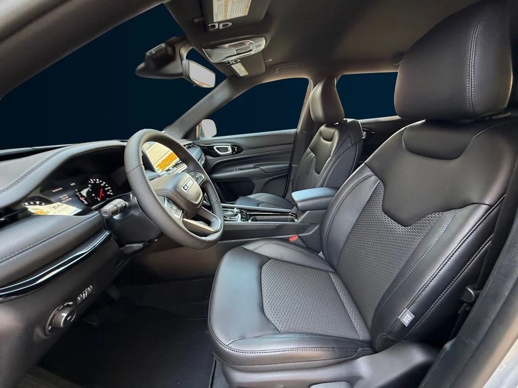 New 2026 Silver Jeep Latitude image 10