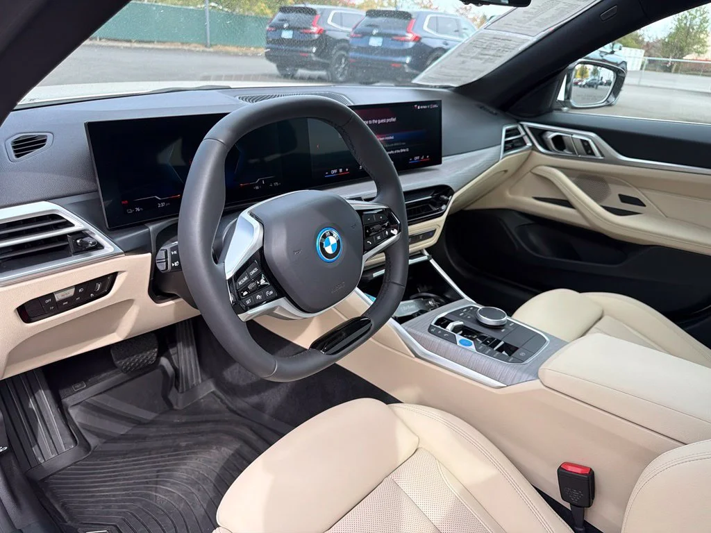 Used 2025 Alpine White BMW xDrive40 image 16