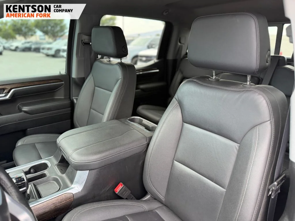 Used 2024 White GMC Elevation image 23