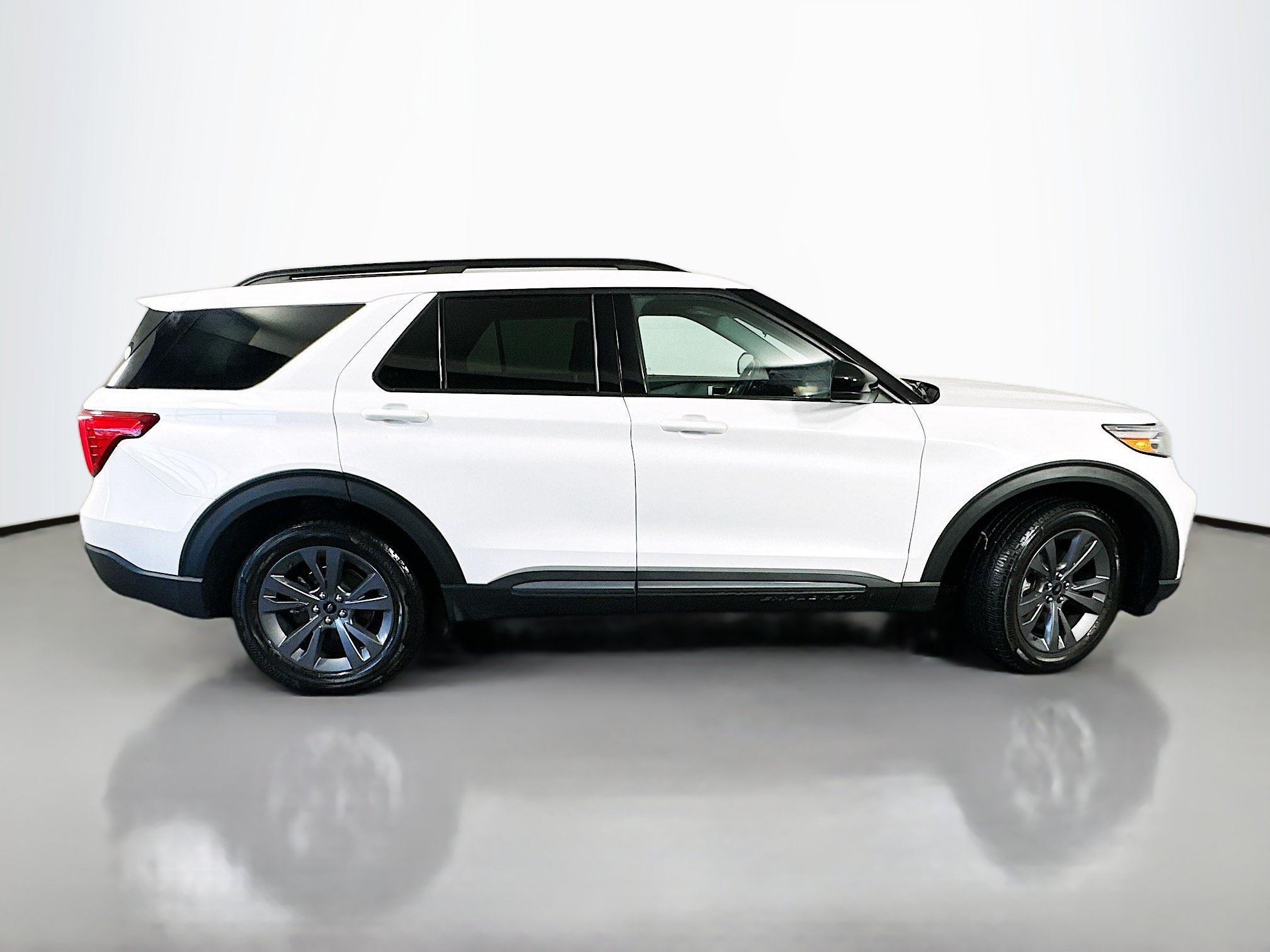 Used 2022 White Metallic Ford XLT image 9