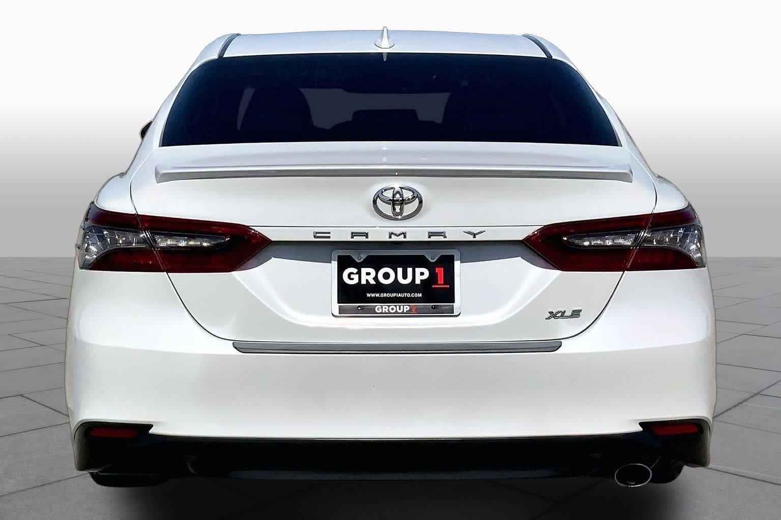Used 2022 Wind Chill Pearl Toyota XLE image 5