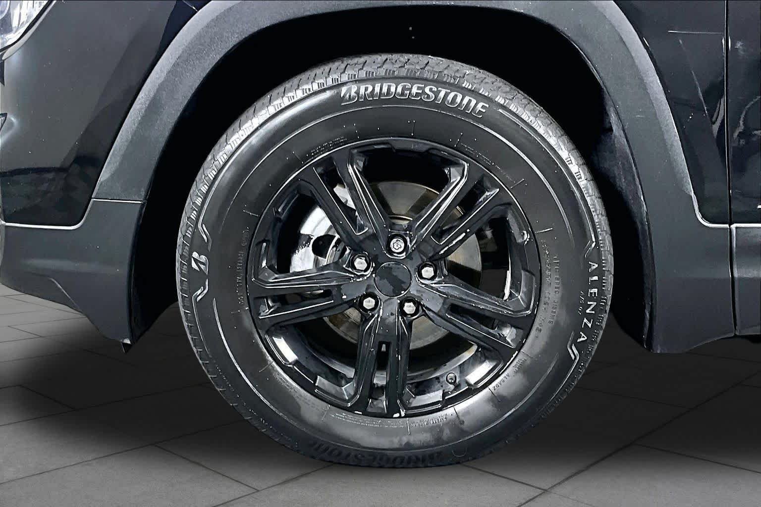 Certified Used 2022 EBONY TWILIGHT METALLIC GMC SLE image 10