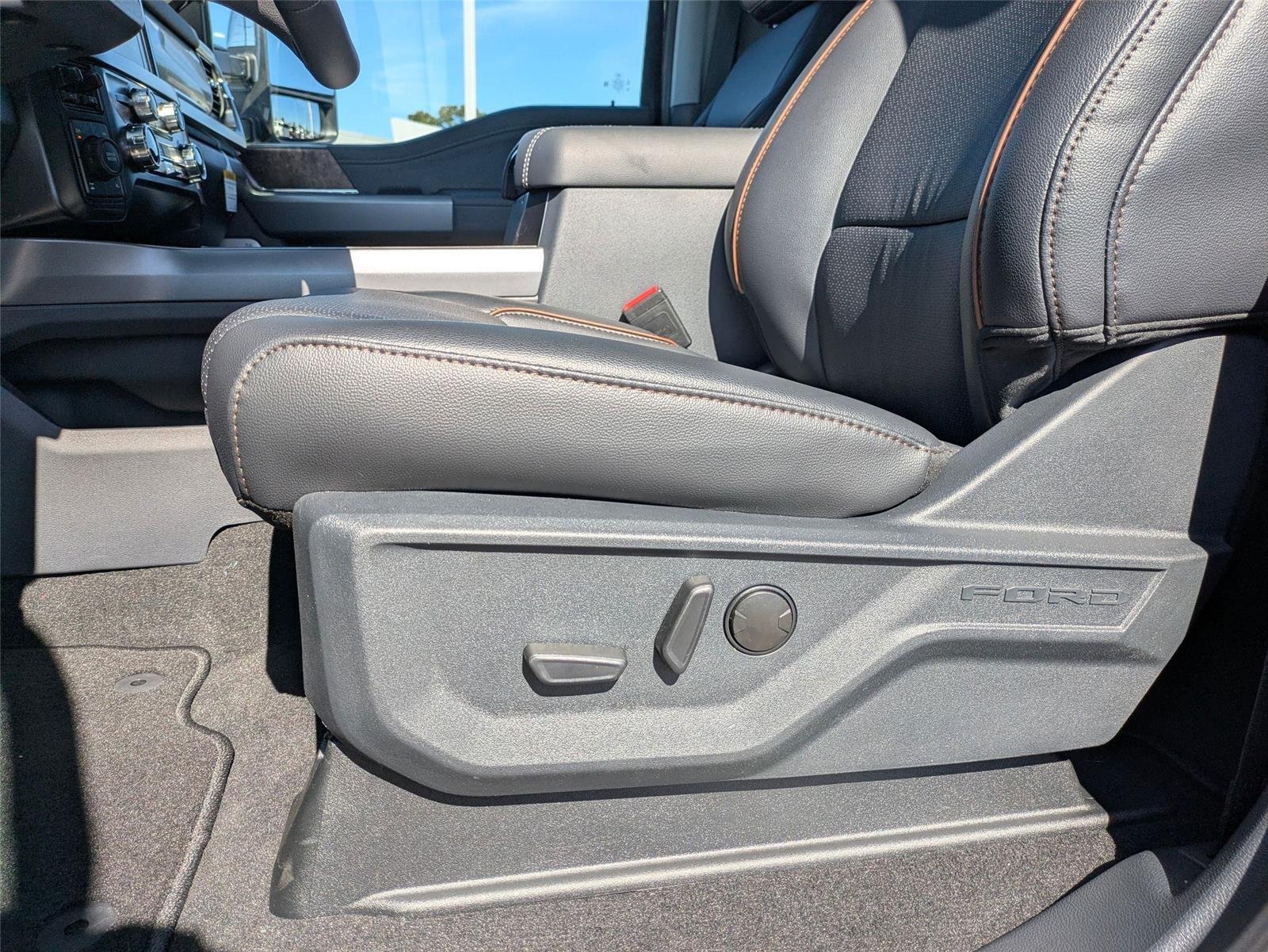 New 2026 Agate Black Metallic Ford F-250® Lariat® image 15