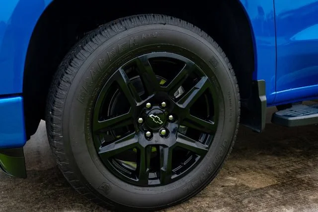 Used 2025 Riptide Blue Metallic Chevrolet RST image 14