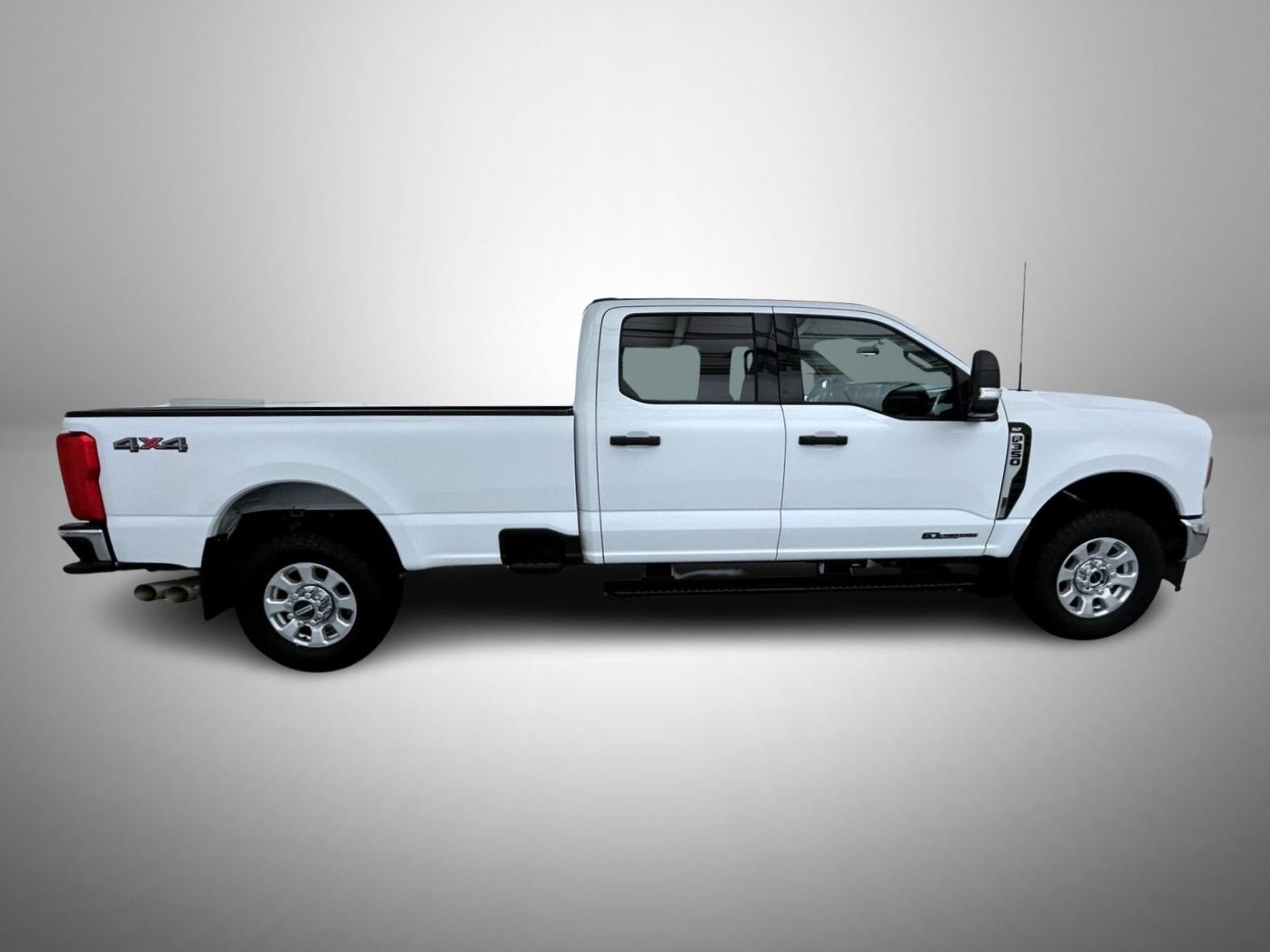 Used 2024 White Ford XLT image 4