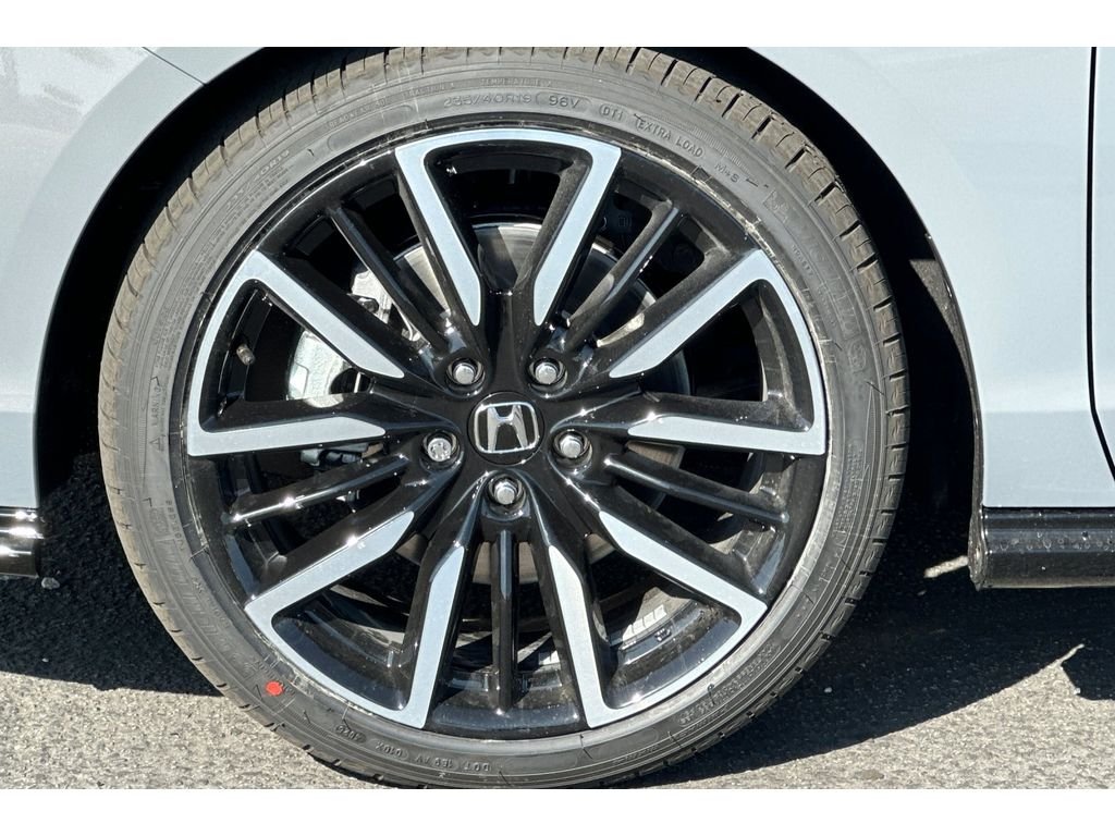 New 2026 Urban Gray Pearl Honda Touring image 33