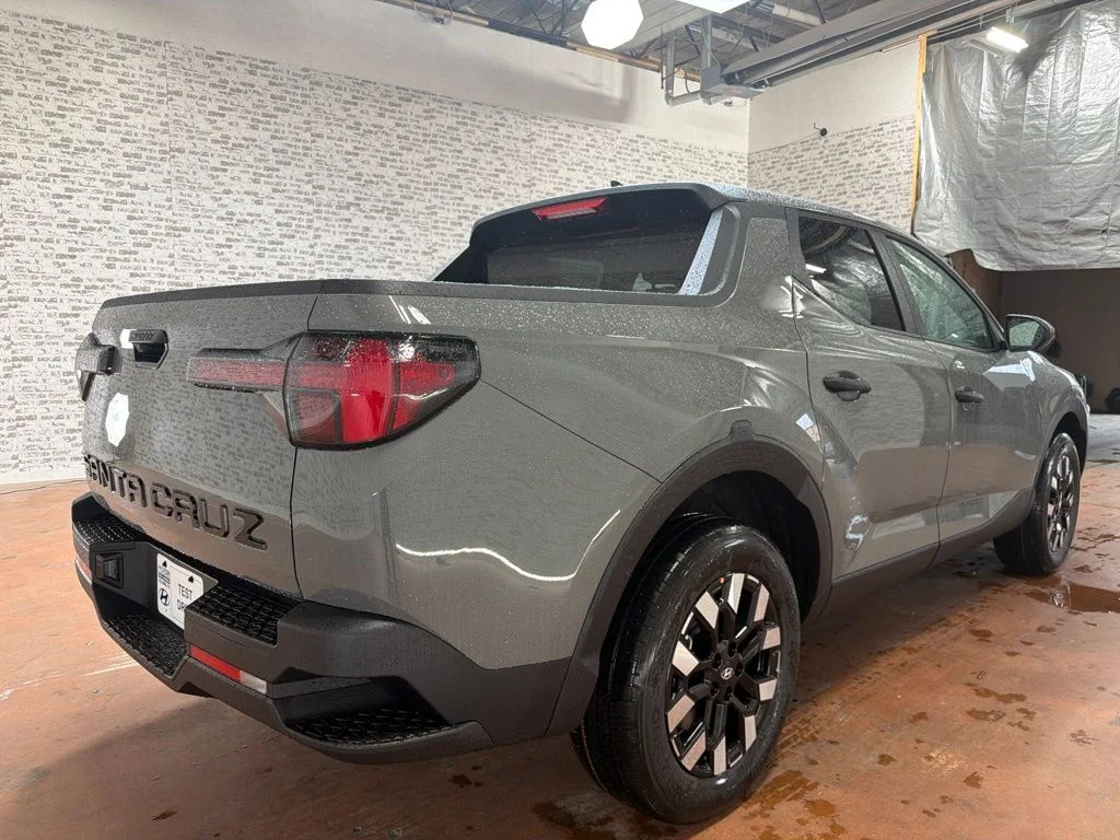 New 2027 Hampton Gray Hyundai SE image 7
