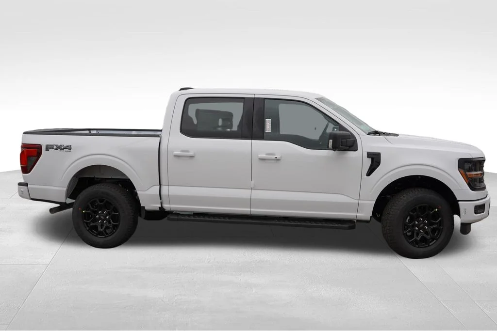 New 2026 Oxford White Ford XLT image 2