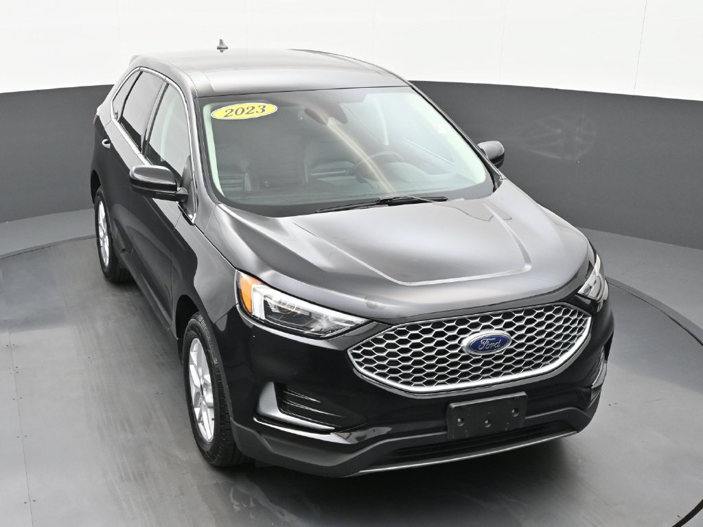 Used 2023 Black Ford SEL image 36