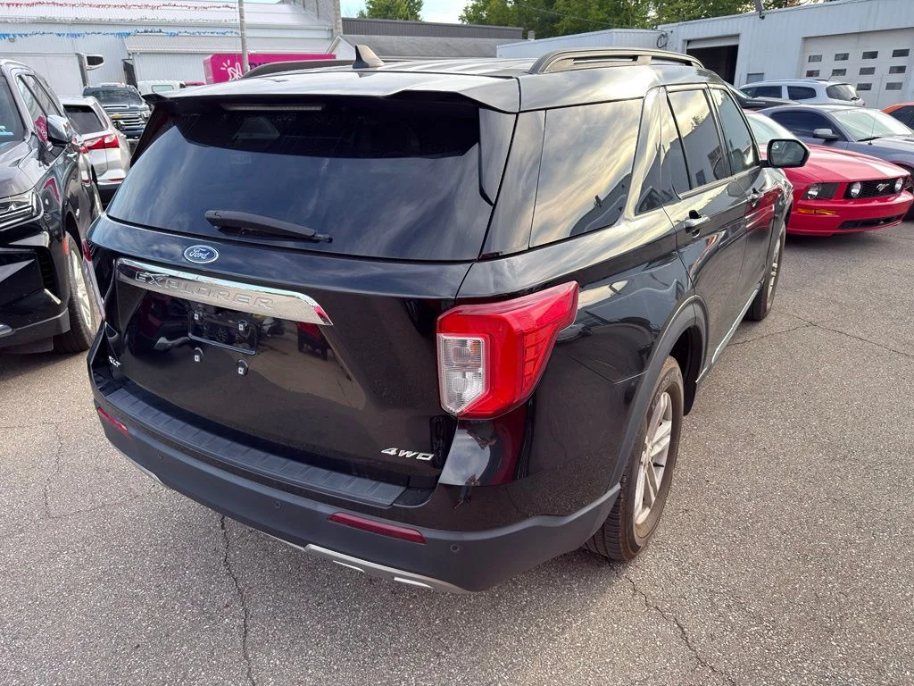 Used 2023 Black Ford XLT image 9