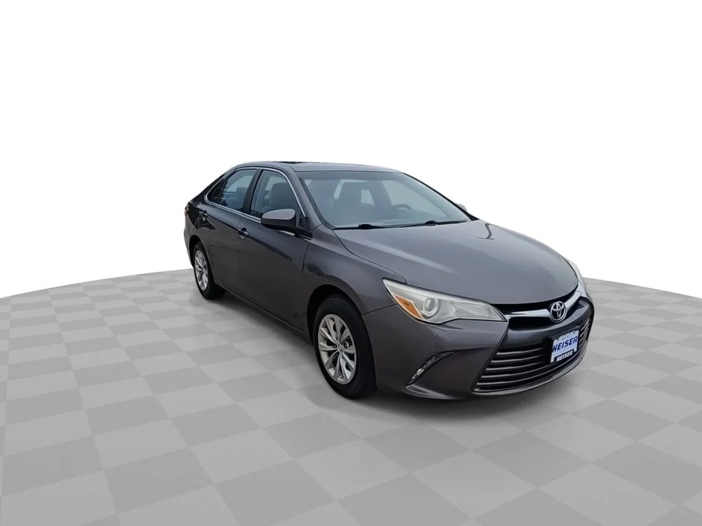 Used 2015 Gray Toyota LE image 2