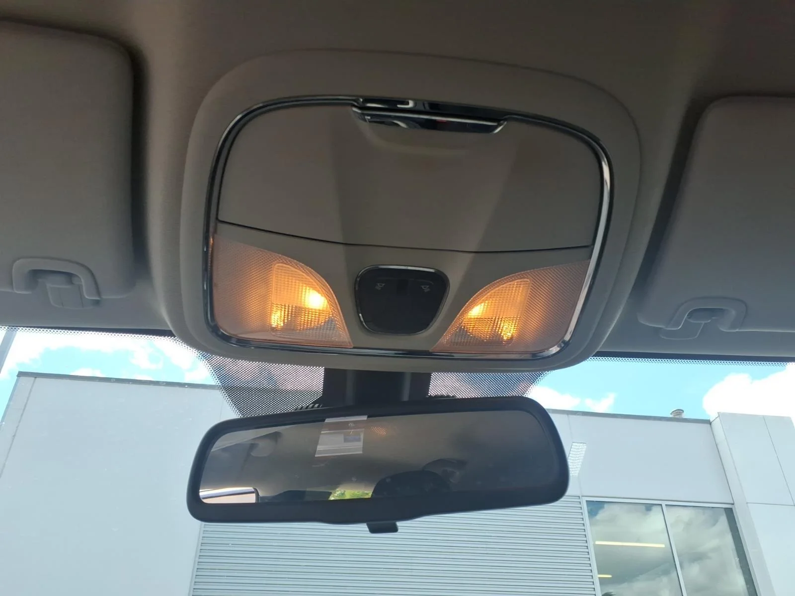 Used 2015 White Jeep 4WD 4DR LATITUDE image 23