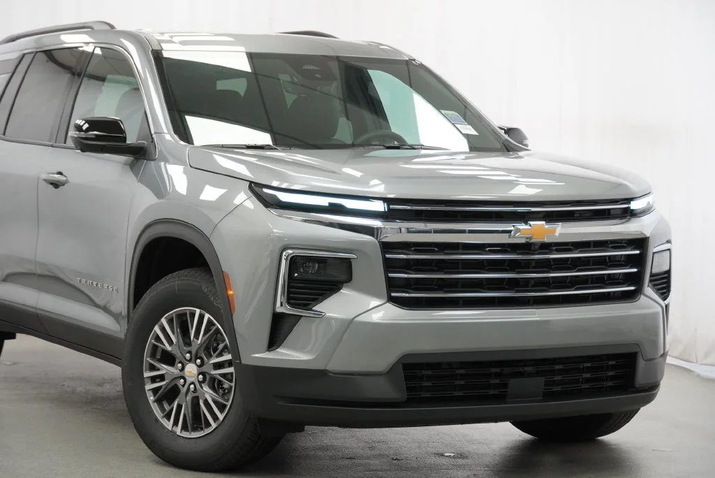 New 2027 Sterling Gray Metallic Chevrolet LT image 9