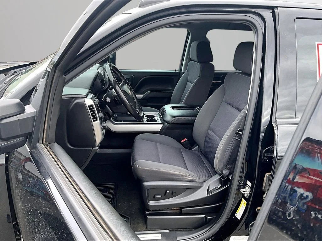 Used 2018 Black Chevrolet LT image 25