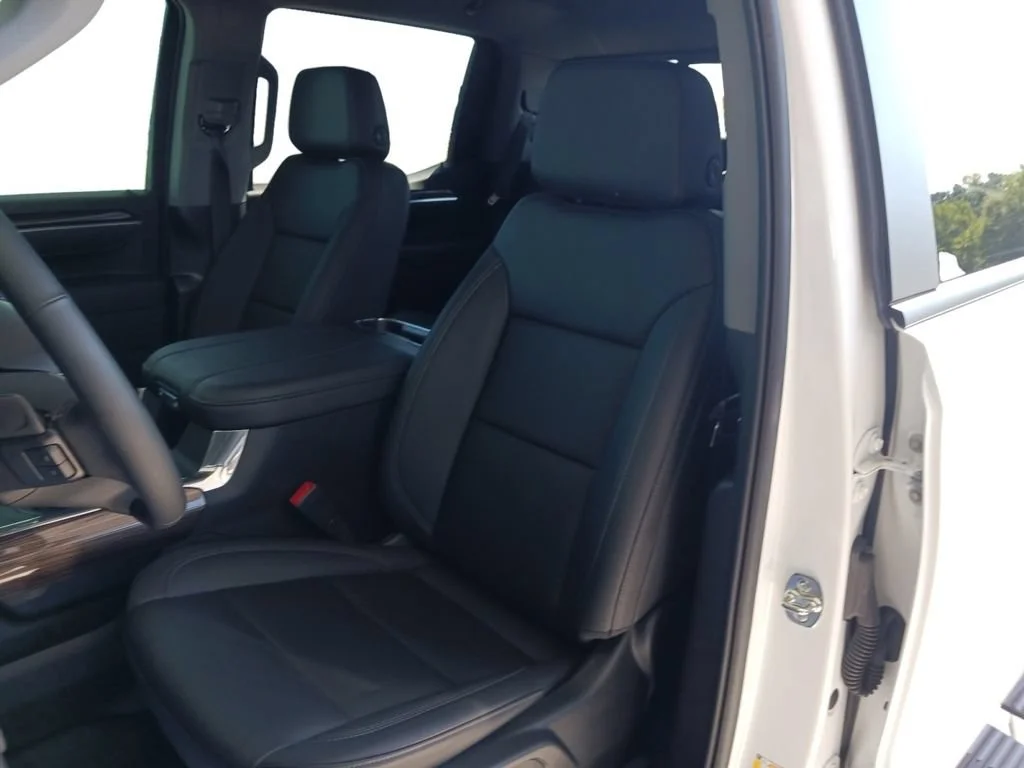 Used 2025 Summit White Chevrolet RST image 23