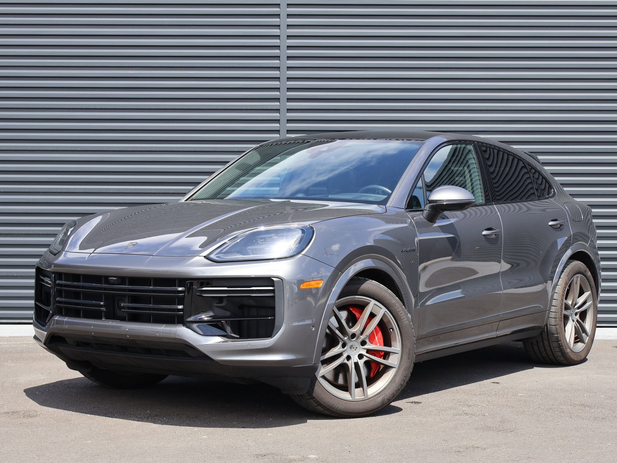 2025 Porsche Cayenne Turbo E-Hybrid's photo