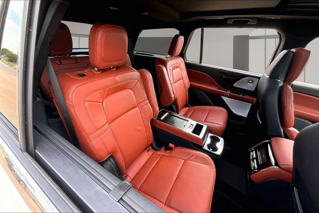 Used 2025 White Lincoln Reserve image 28