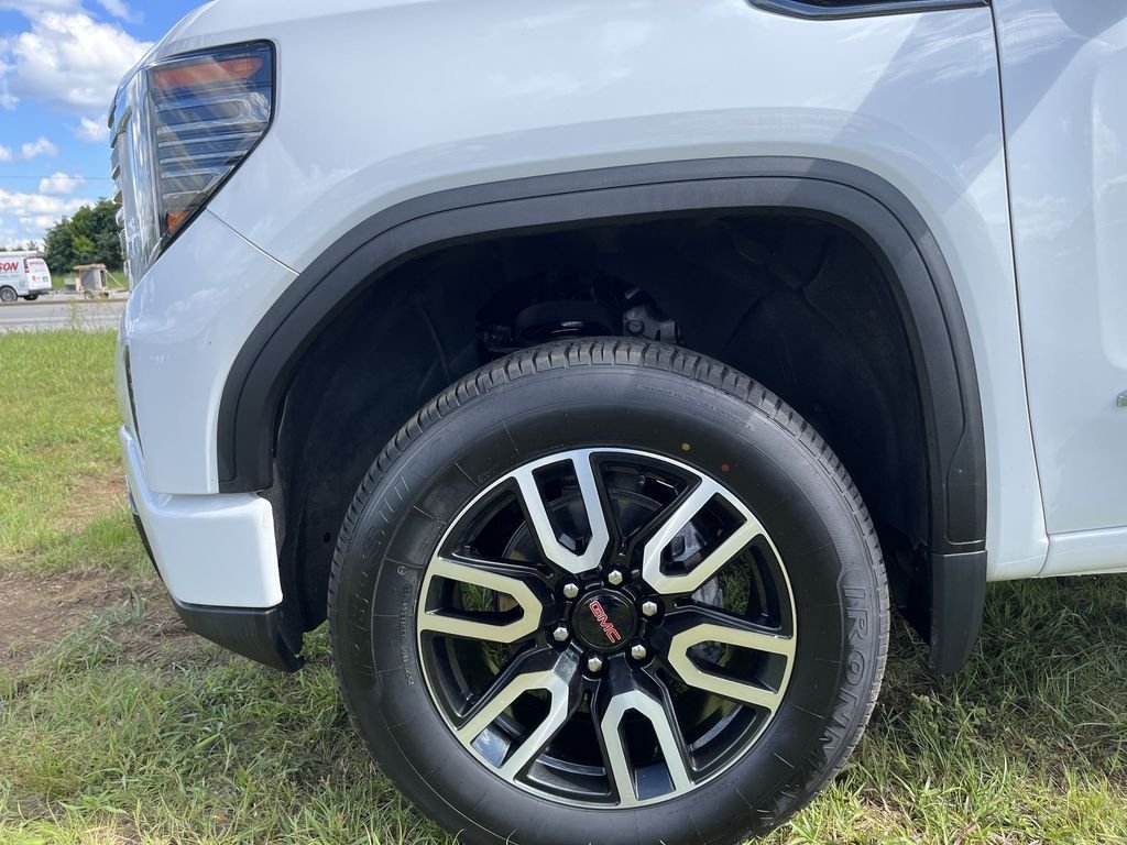 Used 2023 White GMC AT4 image 16
