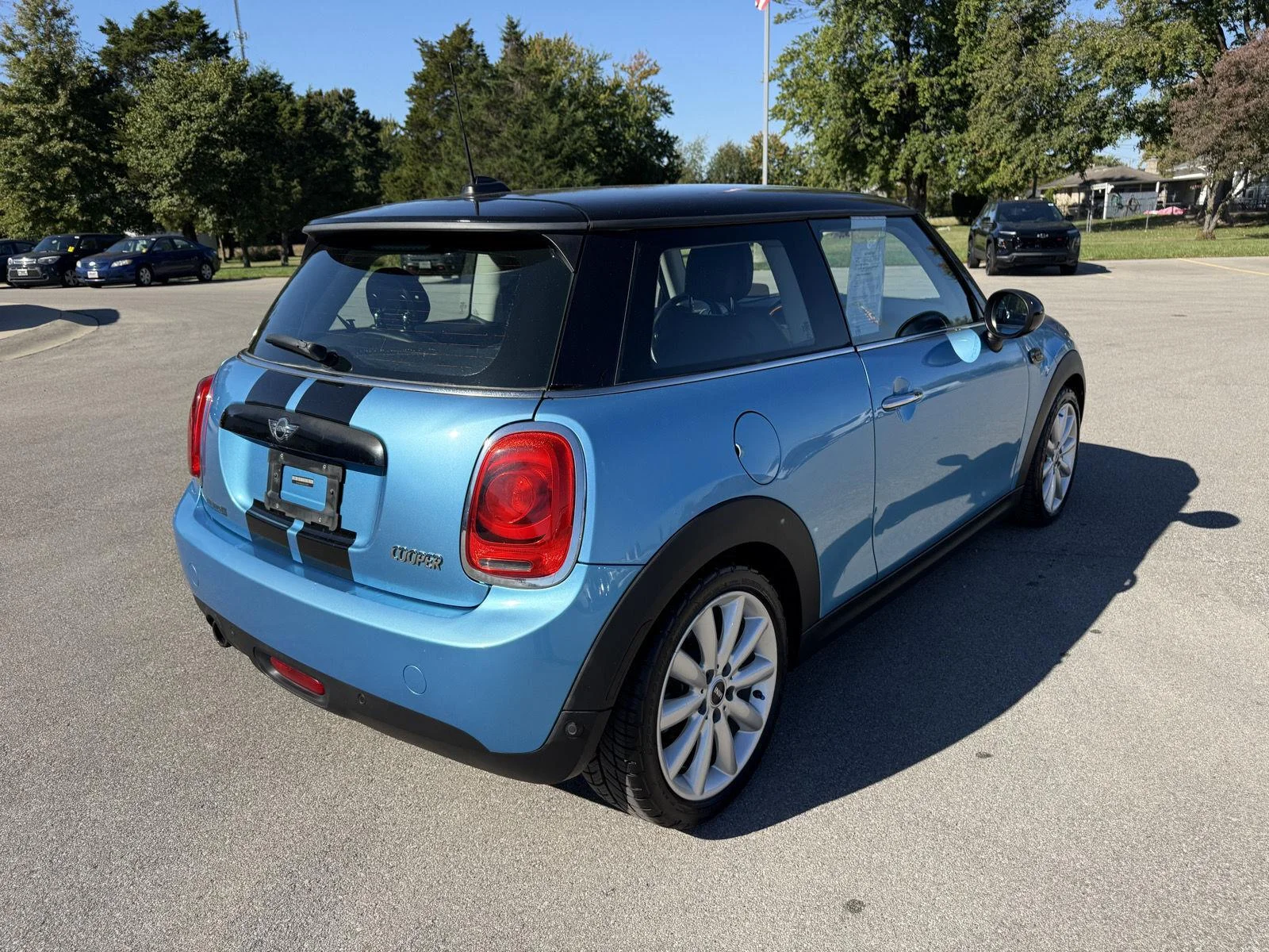 Used 2016 Electric Blue Metallic MINI HATCHBACK image 19