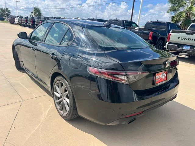 Used 2024  Alfa Romeo Base image 4