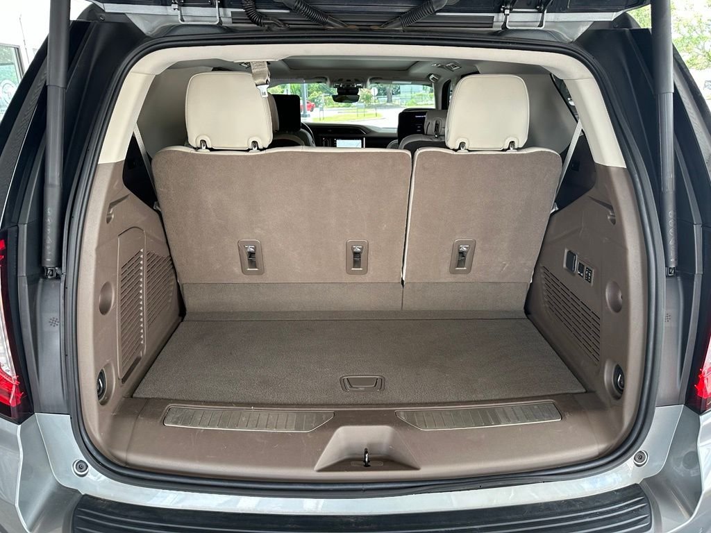 Used 2023 Silver GMC Denali image 33