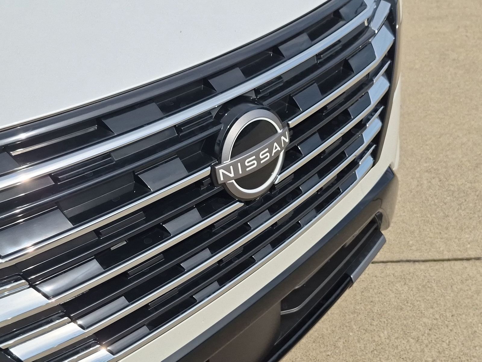 New 2026 Everest White Pearl TriCoat / Super Black Two-tone Nissan Platinum image 34