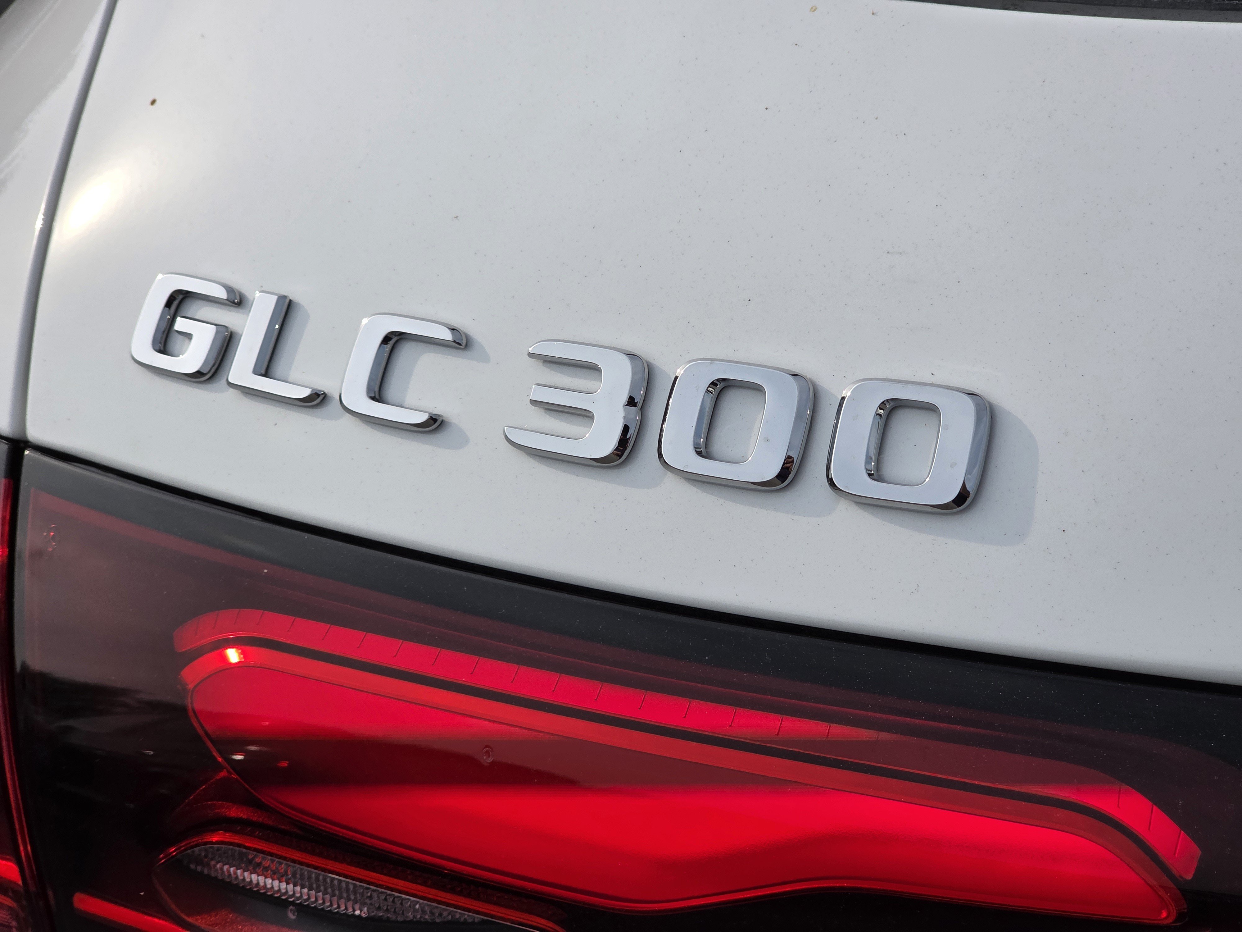 New 2026 Polar White Mercedes-Benz GLC 300 image 8