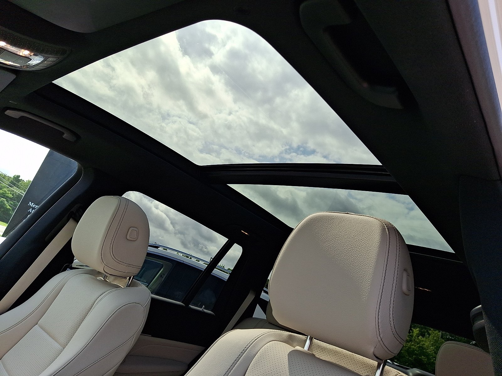 Certified Used 2025 Polar White Mercedes-Benz 4MATIC® image 14