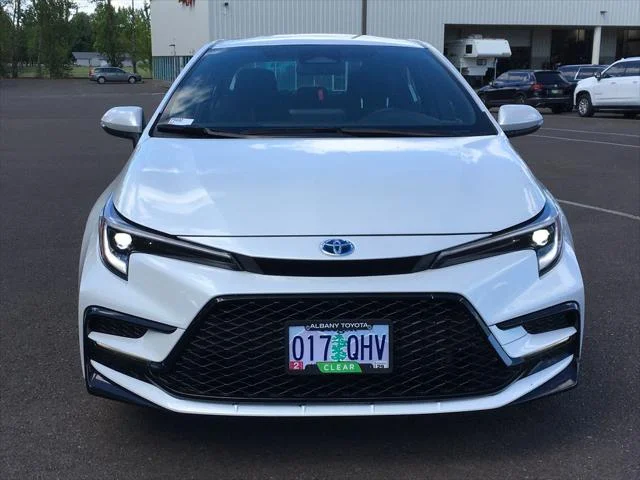 Certified Used 2025 WIND CHILL PEARL Toyota  image 11
