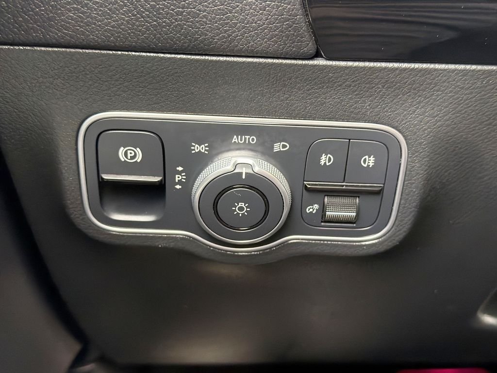 Used 2025  Mercedes-Benz GLA 250 image 25