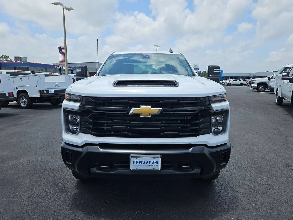 New 2026 Summit White Chevrolet WT image 10