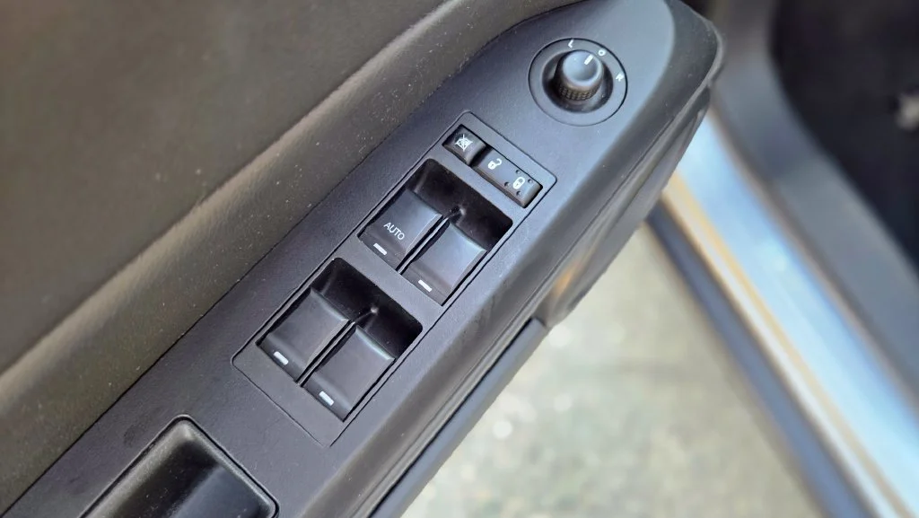 Used 2016 Silver Jeep High Altitude image 11