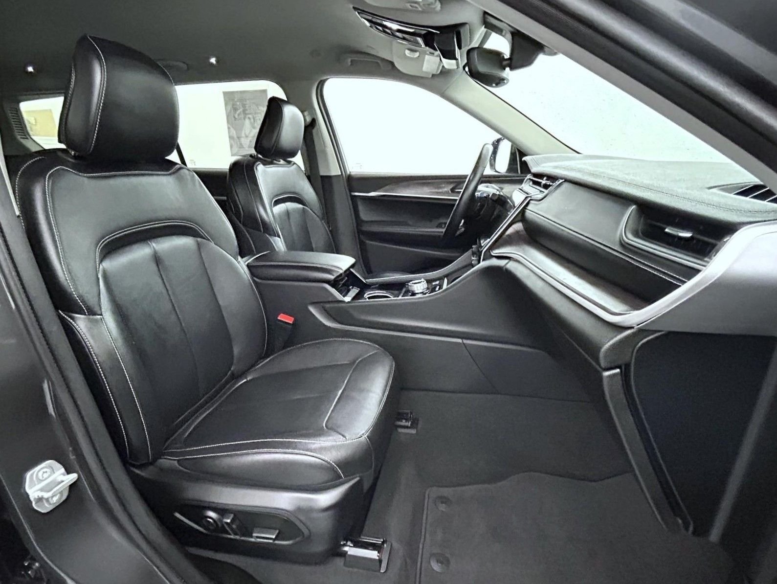 Used 2022 Gray Jeep Limited image 15