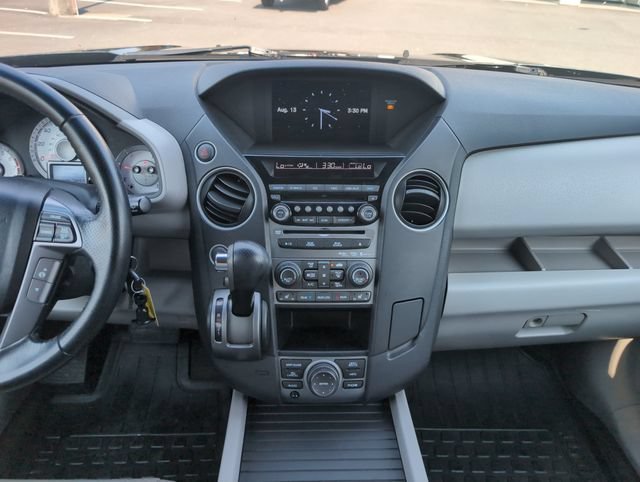 Used 2012 Crystal Black Pearl Honda Touring image 24