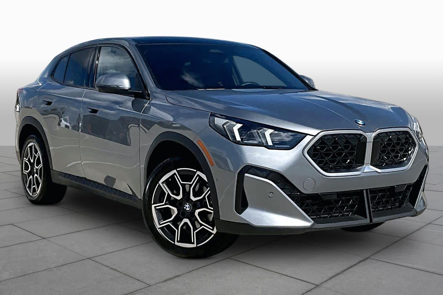 Used 2026 Skyscraper Grey Metallic BMW xDrive28i image 2