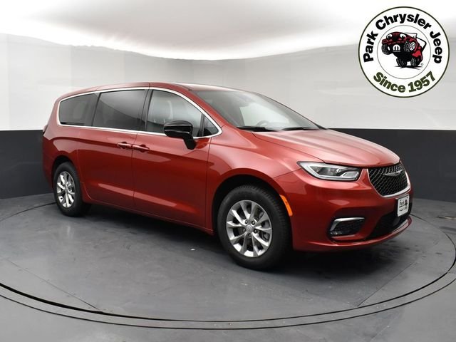 2026 Chrysler Pacifica Select AWD's photo