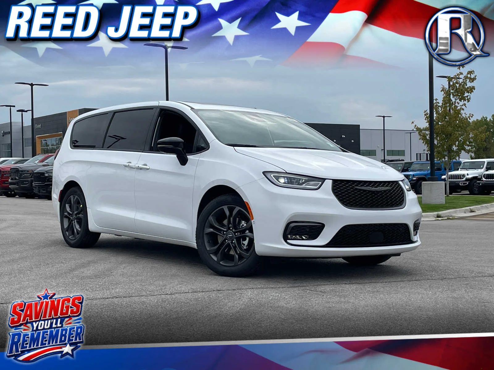 2026 Chrysler Pacifica Select's photo