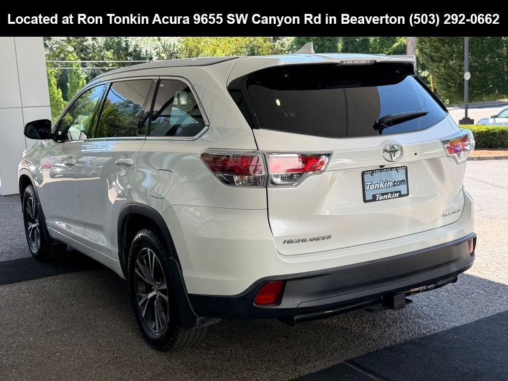 Used 2016 Blizzard Pearl Toyota XLE V6 image 5