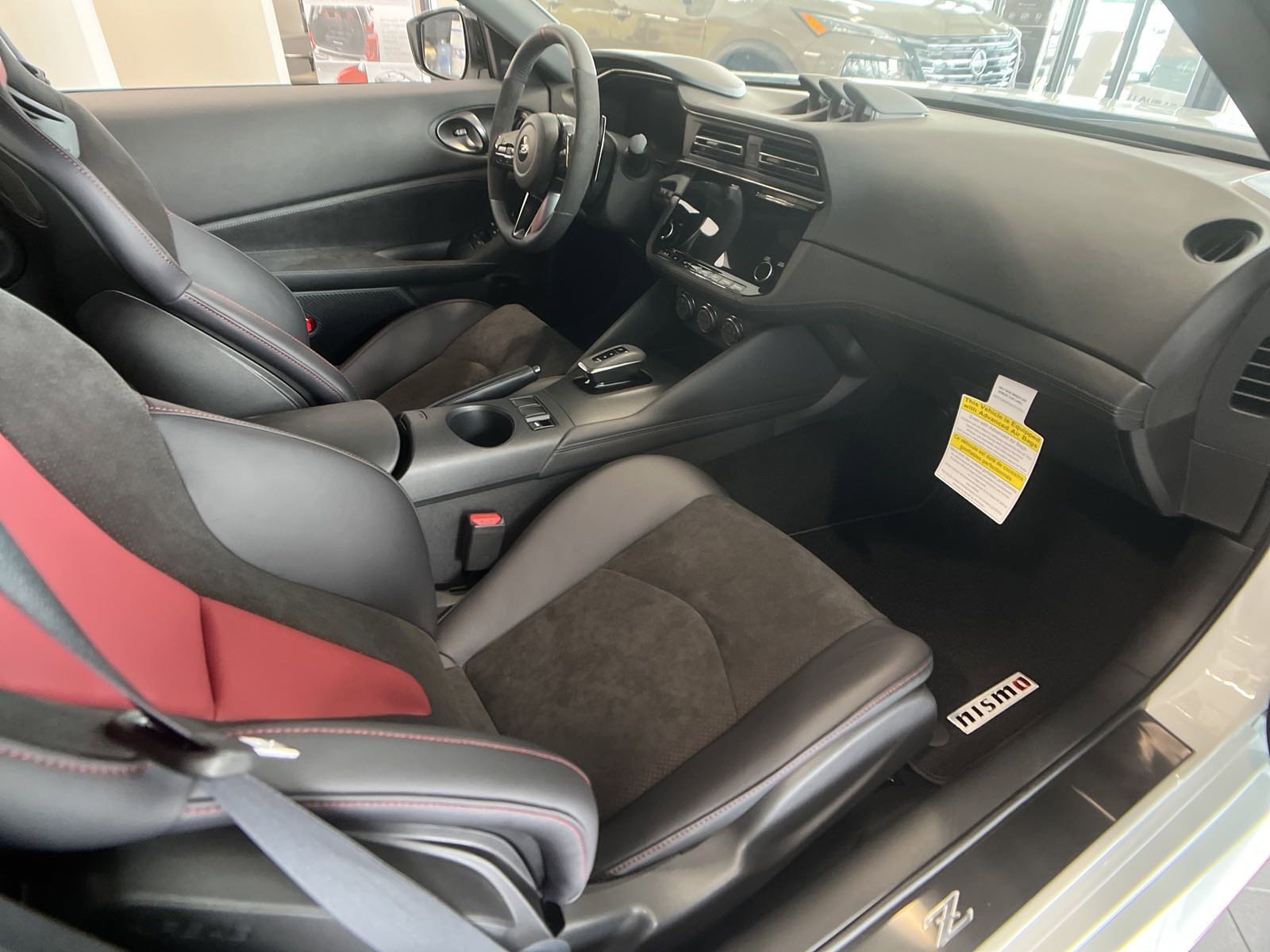 New 2024 Two-tone Everest White TriCoat / Super Black Nissan NISMO® image 14